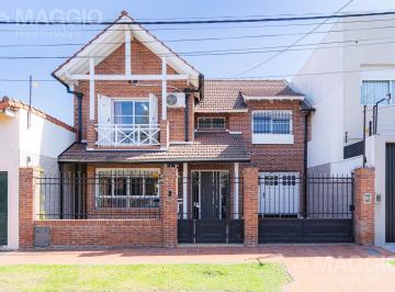 Casa · 184m² · 5 Ambientes · 2 Cocheras · Casa Venta Villa Sarmiento
