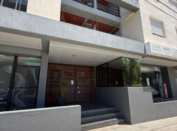 Departamento de 5 ambientes, Córdoba · Venta Depto - 1 Dormitorio (Posible 2 Dorm) C/ Terraza y Cochera - B° Güemes