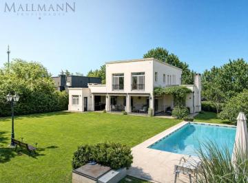 Casa · 267m² · 8 Ambientes · 2 Cocheras · Casa en Venta 5 Dorm. Estancias del Pilar