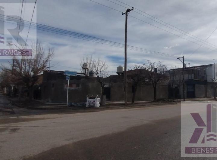 Casa · 360m² · 2 Dormitorios