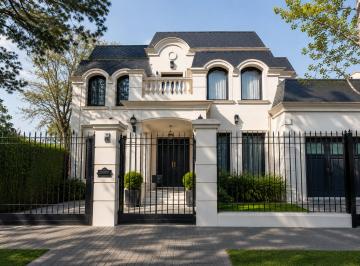 Casa de 6 ambientes, Morón · Casa de Estilo en Venta, Castelar
