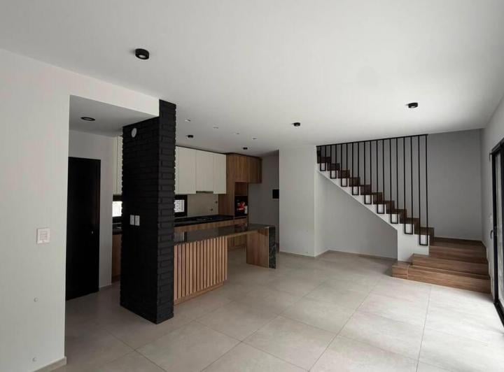 Casa · 150m² · 4 Ambientes · 2 Cocheras