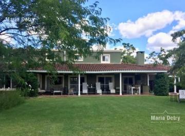 Casa · 256m² · 6 Ambientes · 2 Cocheras · Venta Casa Martindale C. C