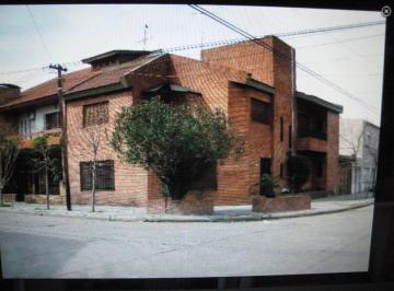 Casa de 5 ambientes, Morón · Casa de 250 m² con 3 Dorm. en Venta en Haedo