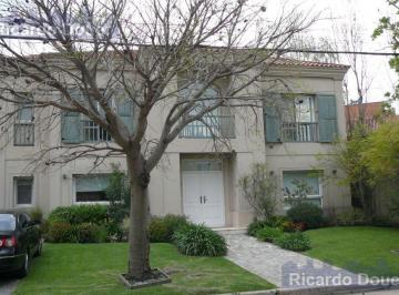 Casa · 450m² · 5 Dormitorios · Excelente Casa en San Isidro Chico