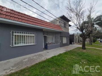 Casa · 110m² · 3 Ambientes · 1 Cochera · Alquiler - Casa de 3 Dorm. - Cochera - Barrio Uriburu - Distrito Sudoeste - Rosario