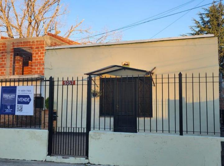 Casa · 58m² · 2 Ambientes · 4 Cocheras