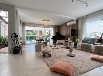 Casa · 230m² · 4 Ambientes · Casa en Arenas del Sur