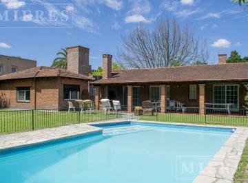 Casa · 260m² · 6 Ambientes · 4 Cocheras · Casa en Alquiler Anual en Los Lagartos Country Club