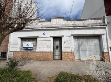 Casa · 145m² · 4 Ambientes · 2 Cocheras · Casa Antigua a Reciclar