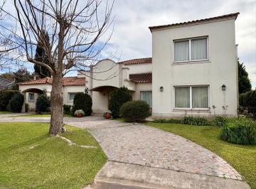 Casa · 332m² · 4 Ambientes · 3 Cocheras · Casa en La Concepción