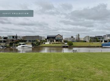 Terreno · 2250m² · Dos Grandes Lotes (Venta en Block) Al Agua Que Suman 2.250 m² en El Barrio Náutico Albanueva, Tigre.