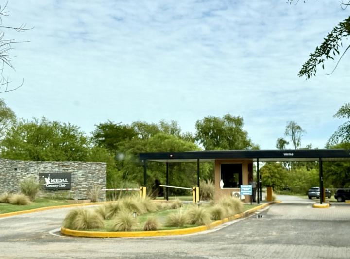 Terreno · 1368m²