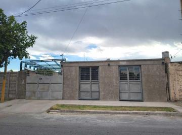 Local comercial · 202m² · 1 Cochera · Venta 2 Locales y Salon Para Eventos. Santa Lucia