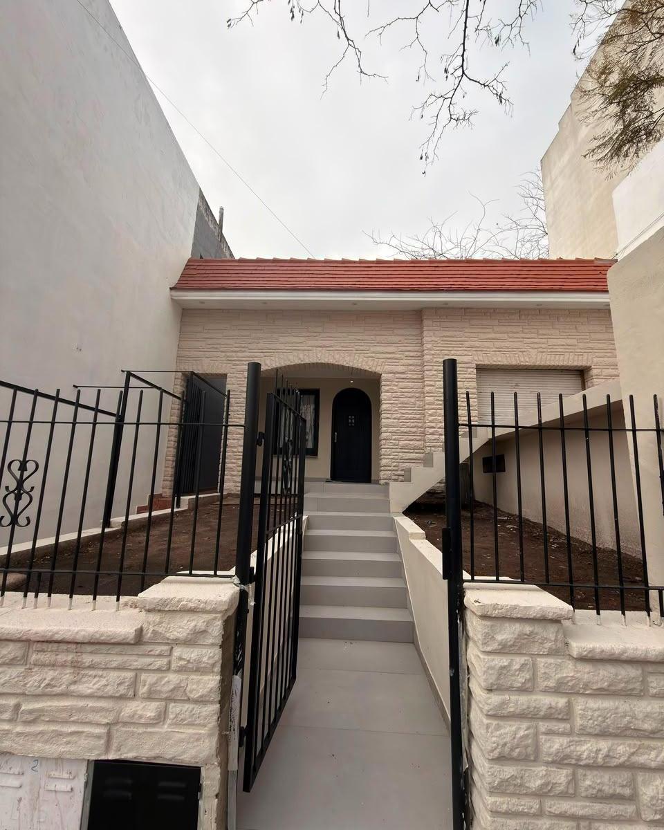 Córdoba entre saavedra Y primera junta chalet en ph de 3 ambientes con garaje Y patio en venta mar del plata
