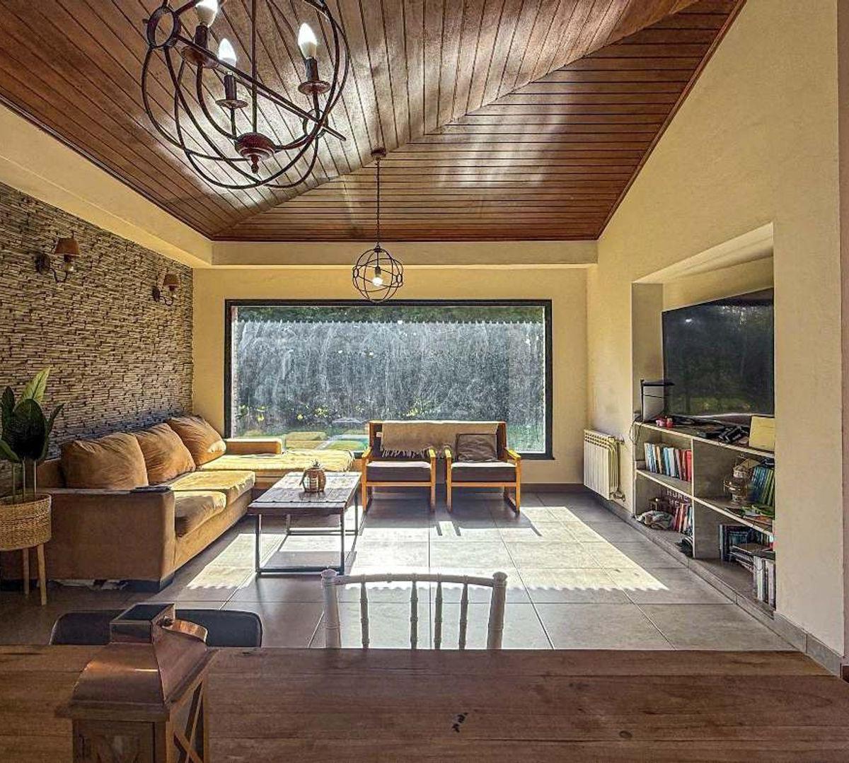 Casa moderna de 4 ambientes con piscina – barrio privado Arenas del Sur