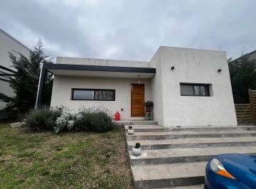 Casa · 126m² · 4 Ambientes · 1 Cochera · Venta Casa 4 Ambientes en Santa Elena
