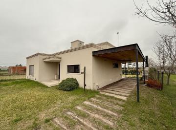 Casa · 130m² · 5 Ambientes · 1 Cochera · Casa en Venta en El Molino Roldan con Galeria y Pileta