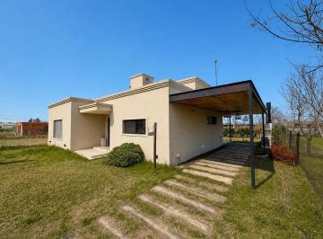 Casa · 120m² · 5 Ambientes · 1 Cochera · Casa en Venta en El Molino Roldan con Galeria y Pileta