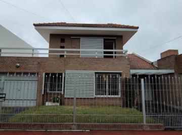 Casa · 7 Ambientes · 1 Cochera · Casa en Lomas de San Martin