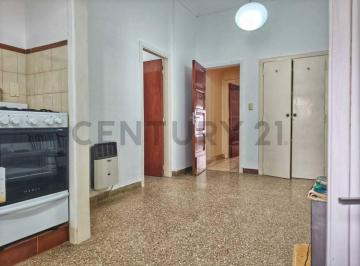 PH · 70m² · 2 Ambientes · Alquiler PH un Dormitorio 39 E/11 y 12
