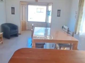 Departamento · 85m² · 4 Ambientes · Alquiler Permanente Casa, 2 Dorm., 2 Baños, Impecable, Amueblada.