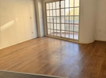 Departamento de 2 ambientes, Flores · Semipiso. 2 Ambientes Muy Luminoso. No Tiene Expensas. Opción Cochera
