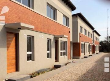 Casa · 80m² · 3 Ambientes · 1 Cochera · Casa - La Plata
