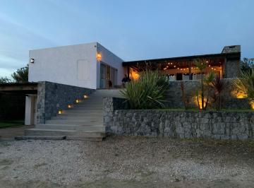 Casa · 200m² · 6 Ambientes · 2 Cocheras · Casa en Venta en Barrio Ecuestre, Costa Esmeralda, con Vista a La Cancha de Polo