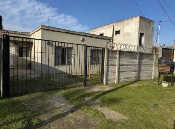 Casa · 64m² · 3 Ambientes · 1 Cochera · Casa Venta La Reja