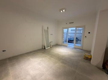 PH · 76m² · 3 Ambientes · 1 Cochera · Venta Dpto de Pasillo Reciclado de Dos Dorm. con Patio y Terraza