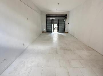Local comercial · 40m² · 1 Ambiente · Local en Alquiler a m de Peron y Saavedra