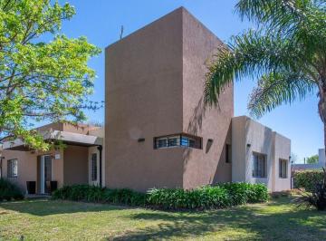 Casa · 262m² · 8 Ambientes · 1 Cochera · Casa en Venta en Barrio Cerrado La Antonella