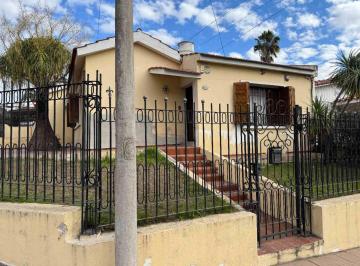 Casa · 119m² · 7 Ambientes · 1 Cochera · Venta Casa Barrio Parque San Vicente 3 Dorm.