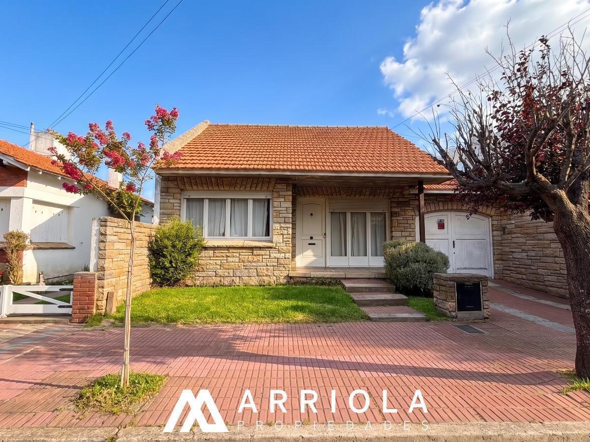 Tradicional Chalet con Departamento al fondo, 240m² en Barrio Los Troncos