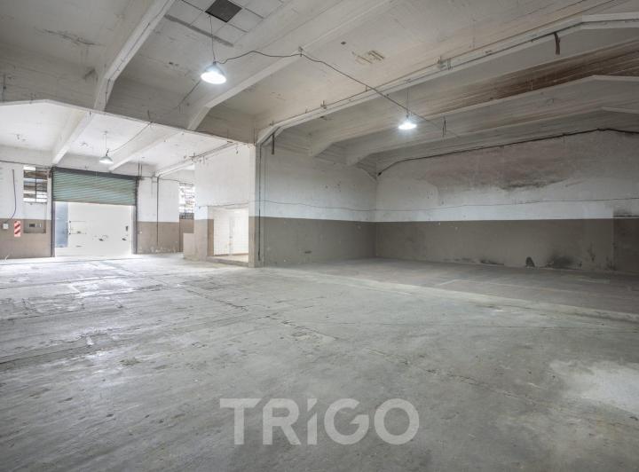 Depósito · 355m² · 1 Ambiente · 1 Cochera