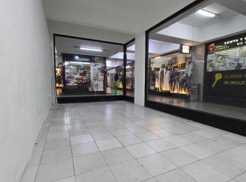 Local comercial · 19m² · 1 Ambiente · Amplio Local en Galería con Acceso por Dos Calles