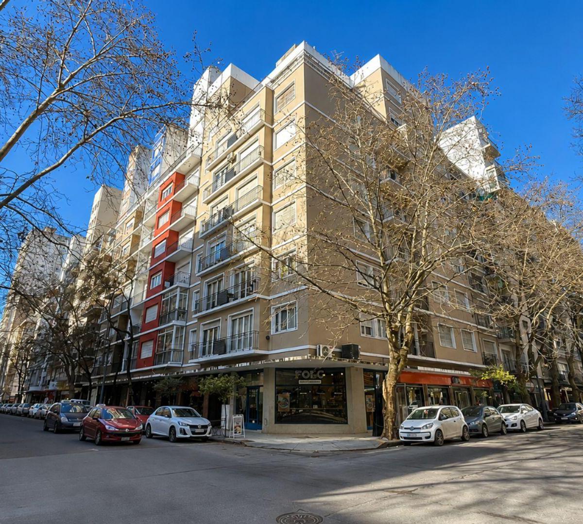 Departamento 2 amb. Al frente con balcon saliente