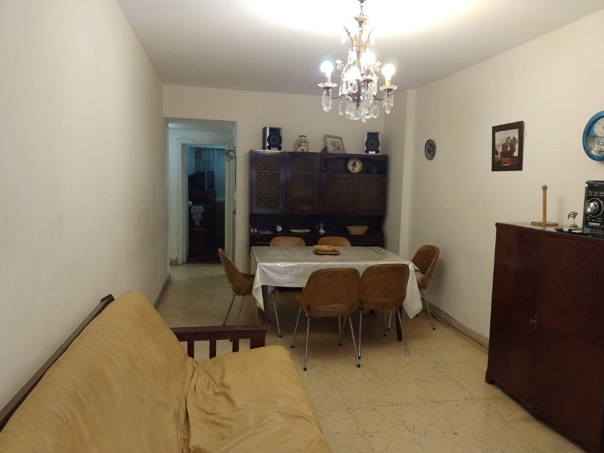 2 Ambientes con Dependencia, Balcon a La Calle, patio