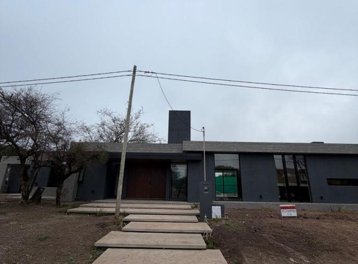 Casa · 350m² · 7 Ambientes · 3 Cocheras