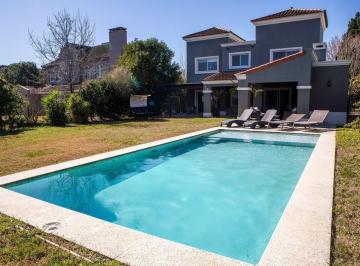 Casa · 197m² · 5 Ambientes · 2 Cocheras · Venta Casa 5 Amb y Dep. C/baño Oportunidad! Apta C