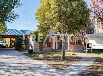 Casa · 145m² · 5 Ambientes · En Venta Apto Credito Casa + Quincho Plottier