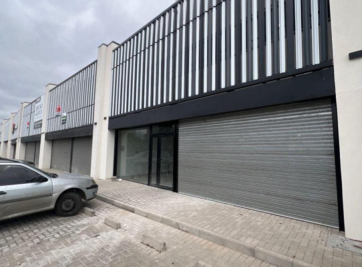 Local comercial · 110m² · 3 Ambientes · 5 Cocheras