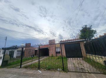Foto · Casa de Tres Dorm. con Cochera en Alquiler B Poeta Lugones