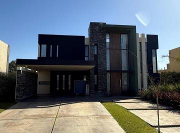Casa · 300m² · 6 Ambientes · 2 Cocheras · Santilli - Los Naranjos Barrio Privado Canning