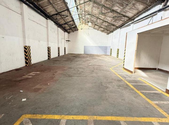 Bodega-Galpón · 235m² · 4 Ambientes