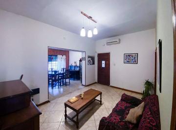 Casa · 128m² · 5 Ambientes · 1 Cochera · Venta Casa 4 Dorm. con Jardin y Cochera - B° Matheu