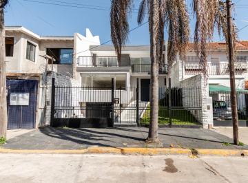 Casa · 325m² · 7 Ambientes · 3 Cocheras · Amplia Casa en Venta Ubicada en Martínez, con Jardín y Piscina.