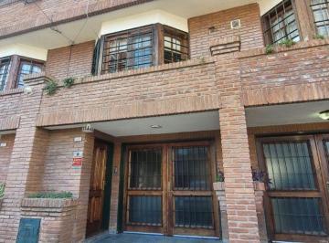 PH de 3 ambientes, Avellaneda · Triplex en Wilde Centro, 3 Ambientes con Cochera en Venta!