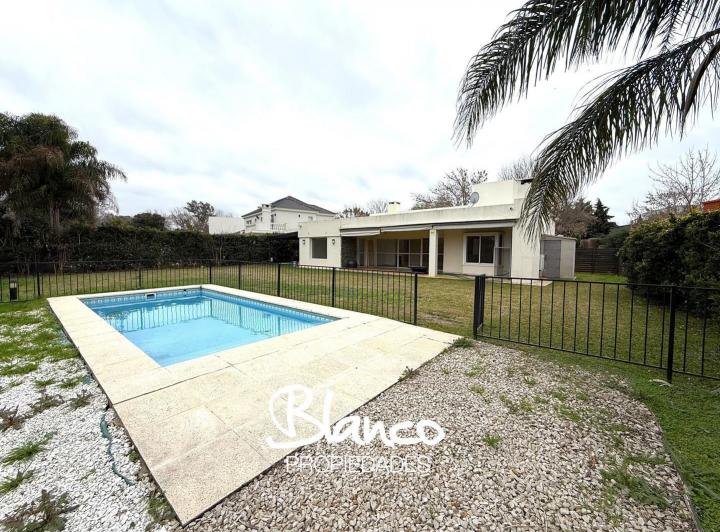 Casa · 173m² · 4 Ambientes · 2 Cocheras